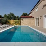 Lukas Und Ana Mit Schwimmbad By Interhome * Pinezići