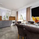 Lukas Und Ana Mit Schwimmbad By Interhome Dom wakacyjny Pinezići