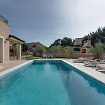 Lukas Und Ana Mit Schwimmbad By Interhome بيت للعطل *