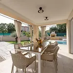 بيت للعطل Lukas Und Ana Mit Schwimmbad By Interhome Pinezići