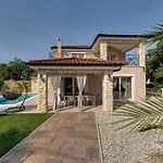 Lukas Und Ana Mit Schwimmbad By Interhome بيت للعطل Pinezići