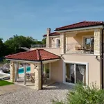 Lukas Und Ana Mit Schwimmbad By Interhome بيت للعطل Pinezići