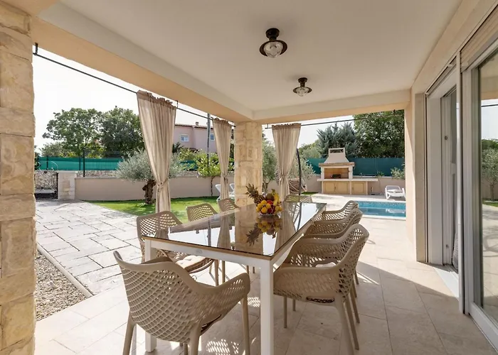 Сasa de vacaciones Lukas Und Ana Mit Schwimmbad By Interhome Pinezići